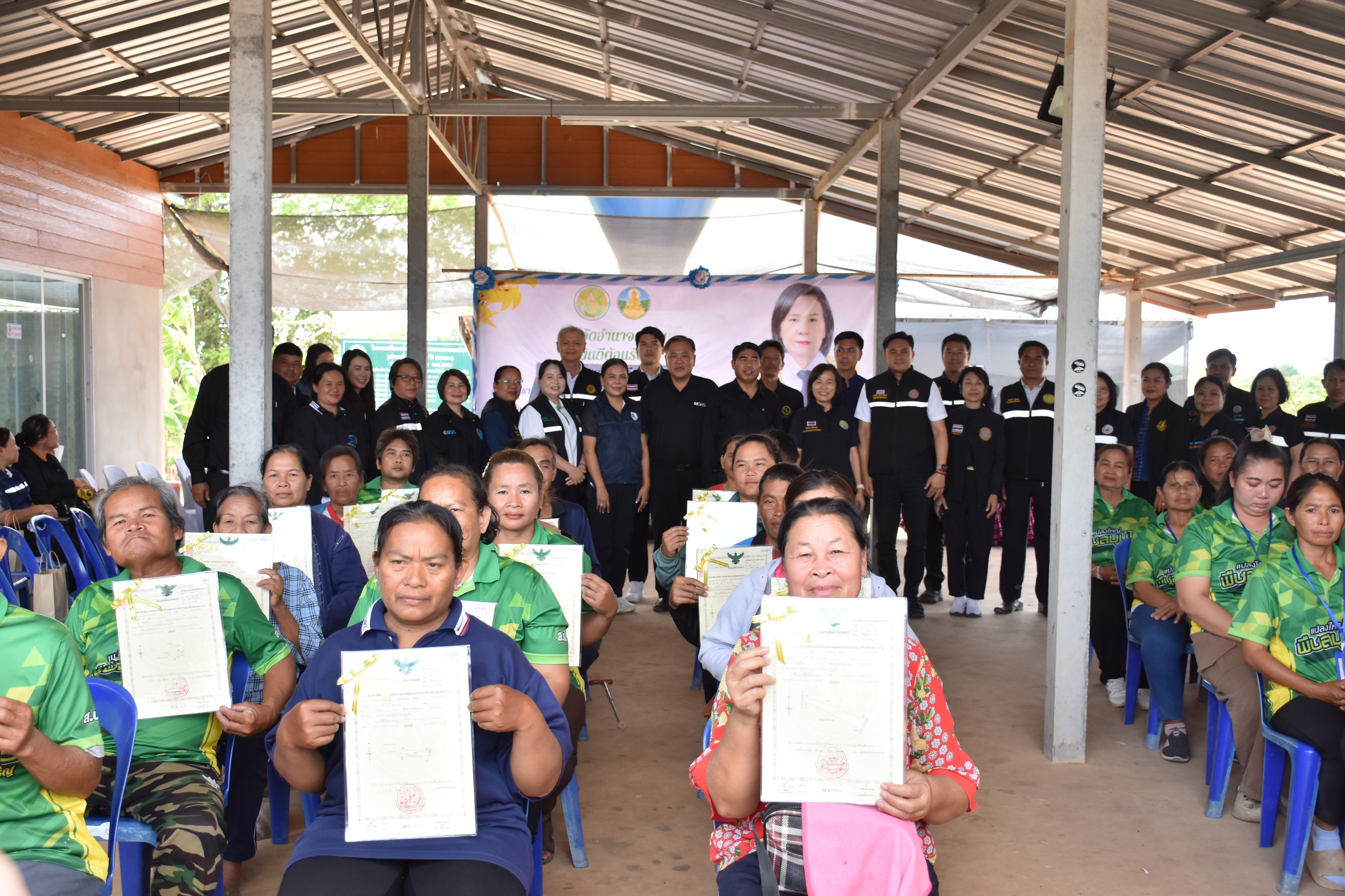 title - ผู้ตรวจราชการกระทรวงเกษตรและสหกรณ์ เขตตรวจราชการที่ 14 (นางสุวรรณี ศรีสุวรรณ์) และคณะผู้ตรวจราชการกรม ลงพื้นที่ตรวจติดตามนโยบายยกระดับสินค้าเกษตรและบริการมูลค่าสูง การพัฒนาสินค้าเกษตรมูลค่าสูง โครงการส่งเสริมและพัฒนาสินค้าเกษตรชีวภาพ (สมุนไพร) ณ แปลงใหญ่สมุนไพร หมู่ 10 บ้านห้วยร่องคำ ตำบลกุดปลาดุก อำเภอเมืองอำนาจเจริญ จังหวัดอำนาจเจริญ